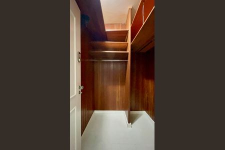 Apartamento à venda com 198m², 4 quartos e 2 vagasCloset da suíte 2
