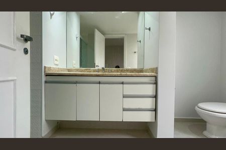 Apartamento à venda com 198m², 4 quartos e 2 vagasBanheiro da Suíte 2
