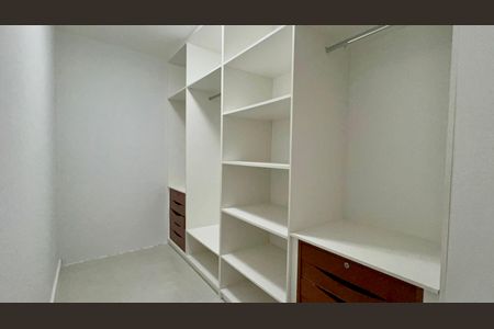 Apartamento à venda com 198m², 4 quartos e 2 vagasCloset da suíte 2