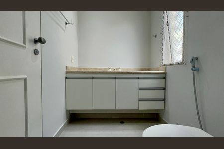 Apartamento à venda com 198m², 4 quartos e 2 vagasBanheiro da Suíte 1
