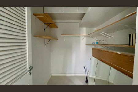 Apartamento à venda com 198m², 4 quartos e 2 vagasQuarto de Serviço