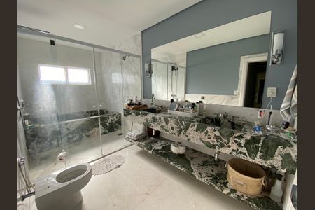 Casa à venda com 486m², 6 quartos e 5 vagas Casa à venda com 486m², 6 quartos e 5 vagasBanheiro da Suíte 4