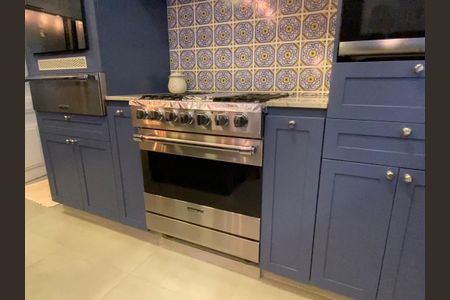 Casa à venda com 486m², 6 quartos e 5 vagas Casa à venda com 486m², 6 quartos e 5 vagasCozinha