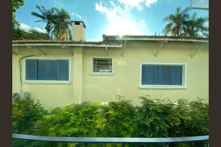 Casa à venda com 486m², 6 quartos e 5 vagas Casa à venda com 486m², 6 quartos e 5 vagasVista da Suíte 2