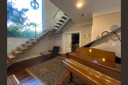 Casa à venda com 486m², 6 quartos e 5 vagas Casa à venda com 486m², 6 quartos e 5 vagasSala de Jantar