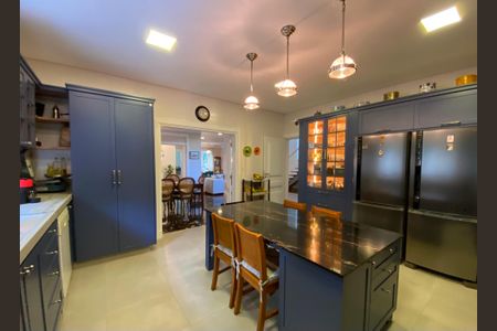 Casa à venda com 486m², 6 quartos e 5 vagas Casa à venda com 486m², 6 quartos e 5 vagasCozinha