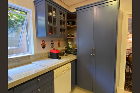 Casa à venda com 486m², 6 quartos e 5 vagas Casa à venda com 486m², 6 quartos e 5 vagasCozinha