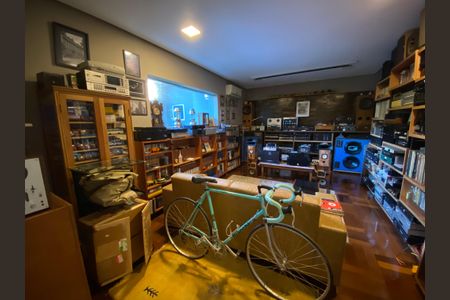 Casa à venda com 486m², 6 quartos e 5 vagas Casa à venda com 486m², 6 quartos e 5 vagasQuarto 2