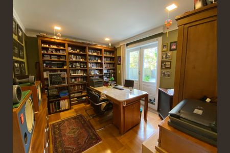 Casa à venda com 486m², 6 quartos e 5 vagas Casa à venda com 486m², 6 quartos e 5 vagasQuarto 1