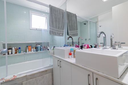 Apartamento à venda com 158m², 3 quartos e 3 vagasBanheiro da Suíte 1