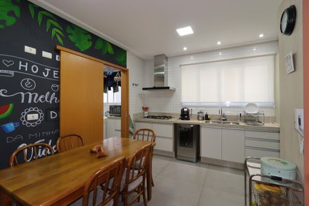 Apartamento à venda com 181m², 4 quartos e 4 vagasCozinha