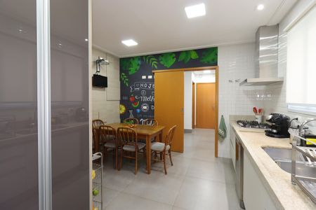 Apartamento à venda com 181m², 4 quartos e 4 vagasCozinha