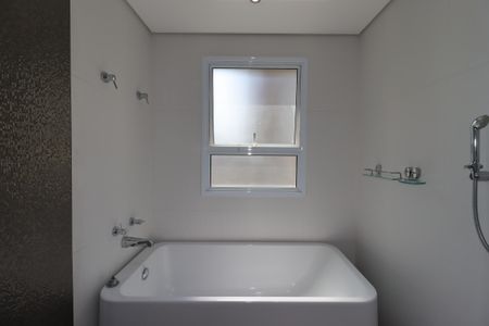 Apartamento à venda com 181m², 4 quartos e 4 vagasBanheiro da Suíte 2