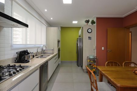 Apartamento à venda com 181m², 4 quartos e 4 vagasCozinha