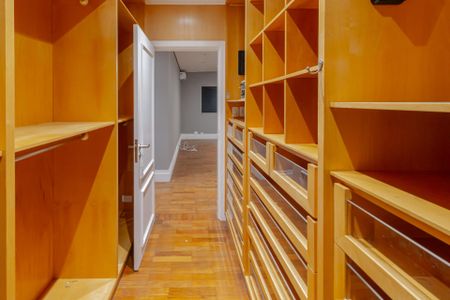 Apartamento à venda com 467m², 6 quartos e 5 vagasCloset Suíte 4