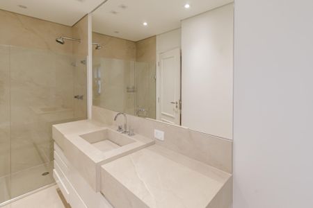 Apartamento à venda com 467m², 6 quartos e 5 vagasBanheiro da Suíte 1