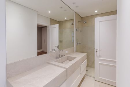 Apartamento à venda com 467m², 6 quartos e 5 vagasBanheiro da Suíte 2