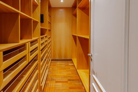Apartamento à venda com 467m², 6 quartos e 5 vagasCloset Suíte 4