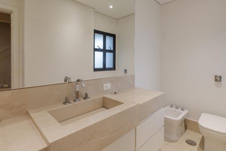 Apartamento à venda com 467m², 6 quartos e 5 vagasBanheiro da Suíte 3
