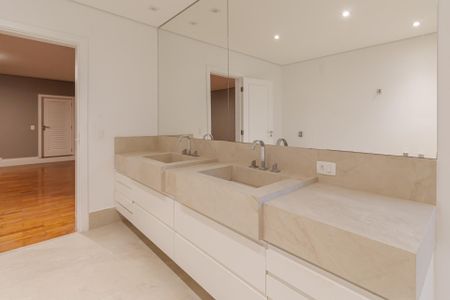 Apartamento à venda com 467m², 6 quartos e 5 vagasBanheiro da Suíte 4