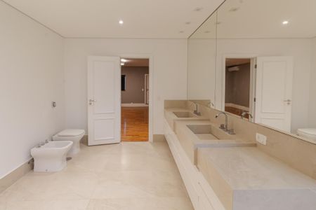 Apartamento à venda com 467m², 6 quartos e 5 vagasBanheiro da Suíte 4