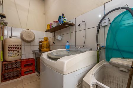 Casa à venda com 250m², 8 quartos e 4 vagas Casa à venda com 250m², 8 quartos e 4 vagasÁrea de Serviço