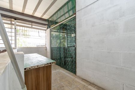 Casa à venda com 250m², 8 quartos e 4 vagas Casa à venda com 250m², 8 quartos e 4 vagasAcesso Casa Do Meio