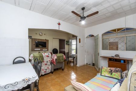 Casa à venda com 250m², 8 quartos e 4 vagas Casa à venda com 250m², 8 quartos e 4 vagasSala