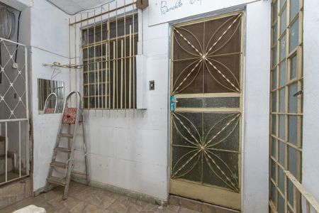 Casa à venda com 250m², 8 quartos e 4 vagas Casa à venda com 250m², 8 quartos e 4 vagasAcesso Casa Do Meio