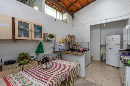 Casa à venda com 250m², 8 quartos e 4 vagas Casa à venda com 250m², 8 quartos e 4 vagasCozinha