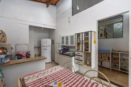 Casa à venda com 250m², 8 quartos e 4 vagas Casa à venda com 250m², 8 quartos e 4 vagasCozinha