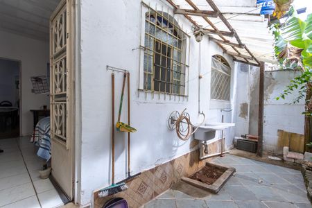 Casa à venda com 250m², 8 quartos e 4 vagas Casa à venda com 250m², 8 quartos e 4 vagasVaranda Quarto 2