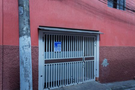 Casa à venda com 110m², 2 quartos e 1 vaga Casa à venda com 110m², 2 quartos e 1 vagaFachada