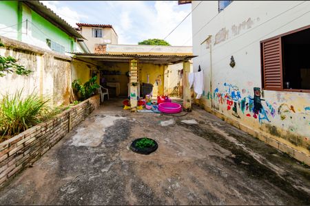 Casa à venda com 600m², 8 quartos e 3 vagasCasa 2 - Quintal