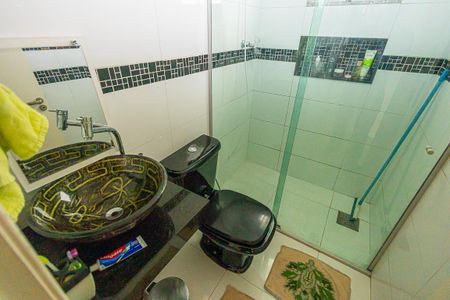 Casa à venda com 240m², 3 quartos e 3 vagasBanheiro 2