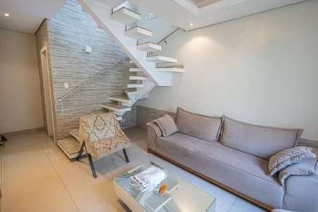 Casa à venda com 240m², 3 quartos e 3 vagasSala