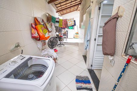 Casa à venda com 240m², 3 quartos e 3 vagasÁrea de Serviço