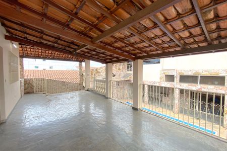 Casa para alugar com 382m², 4 quartos e 4 vagasVaranda