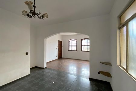 Casa para alugar com 382m², 4 quartos e 4 vagasSala