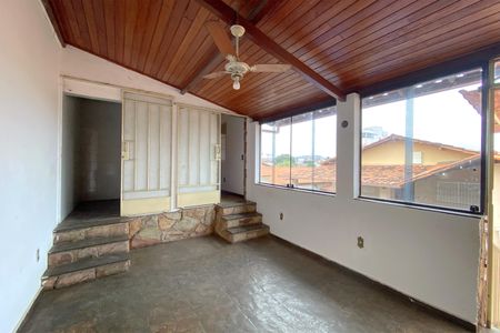 Casa para alugar com 382m², 4 quartos e 4 vagasEdícula - Sala