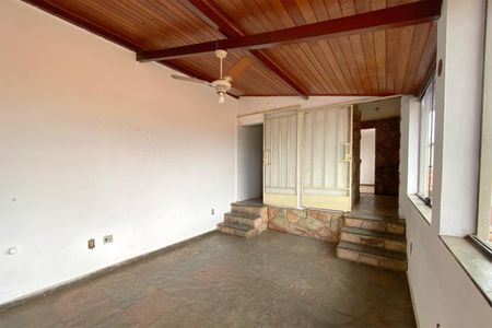 Casa para alugar com 382m², 4 quartos e 4 vagasEdícula - Sala