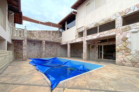 Casa para alugar com 382m², 4 quartos e 4 vagasÁrea Externa