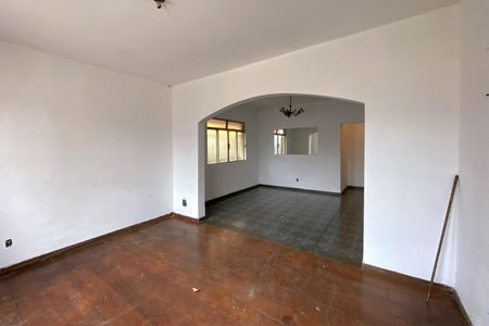 Casa para alugar com 382m², 4 quartos e 4 vagasSala