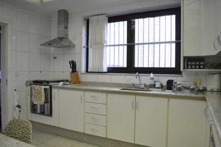 Apartamento à venda com 154m², 4 quartos e 2 vagasCozinha