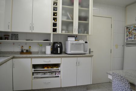 Apartamento à venda com 154m², 4 quartos e 2 vagasCozinha