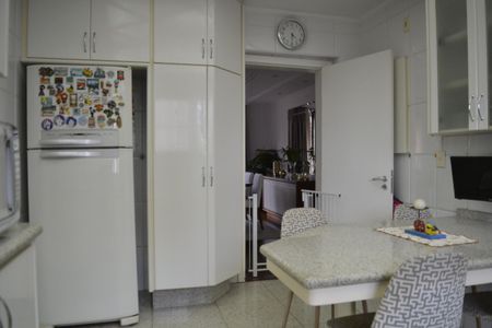 Apartamento à venda com 154m², 4 quartos e 2 vagasCozinha