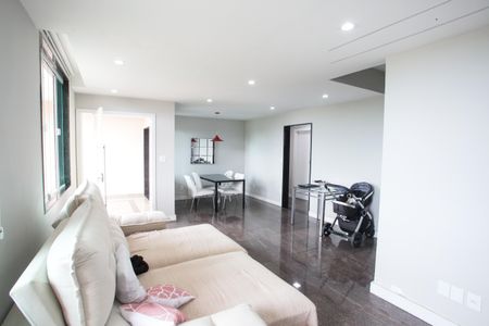 Casa de condomínio à venda com 450m², 3 quartos e 2 vagasSala