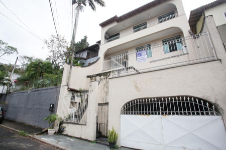 Casa de condomínio à venda com 450m², 3 quartos e 2 vagasPlaca