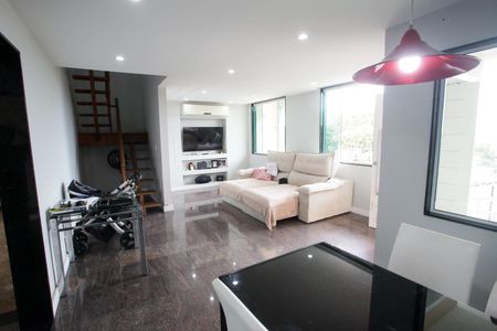 Casa de condomínio à venda com 450m², 3 quartos e 2 vagasSala