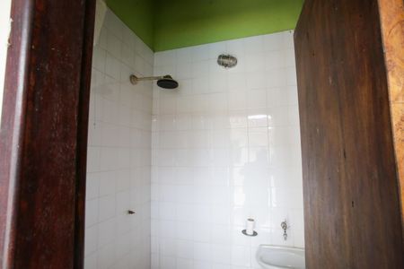 Casa de condomínio à venda com 450m², 3 quartos e 2 vagasBanheiro de Serviço